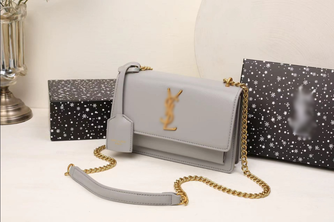 Sunset Medium Shoulder Bag in Smooth Leather