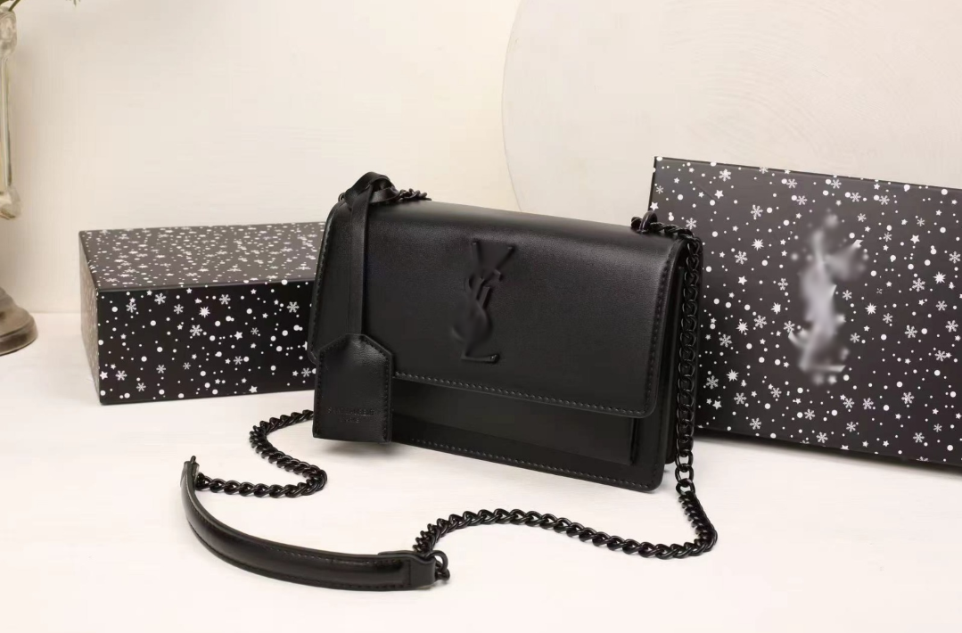 Sunset Medium Shoulder Bag in Smooth Leather